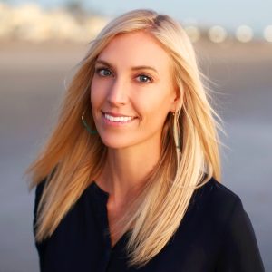 Image of Robin Reed, Associate Therapist at Long Beach Therapy, smiling against a blurry grayish background..